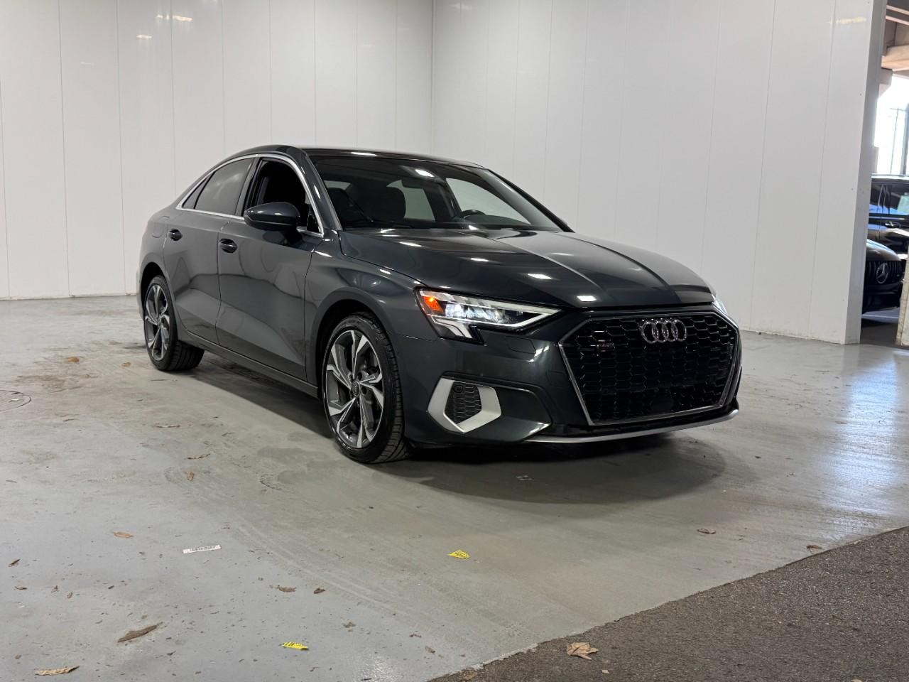 Audi A3 Vehicle Full-screen Gallery Image 6