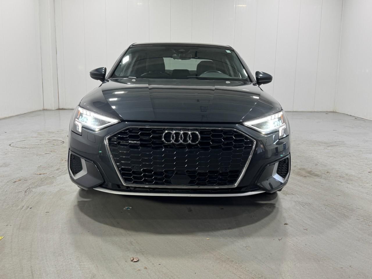 Audi A3 Vehicle Full-screen Gallery Image 7