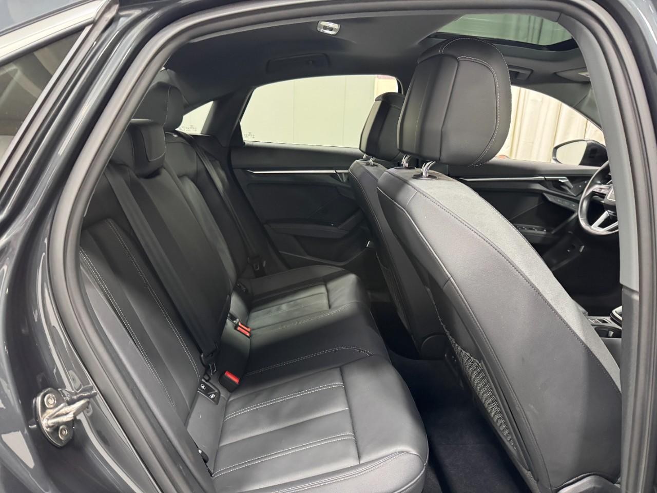 Audi A3 Vehicle Full-screen Gallery Image 10