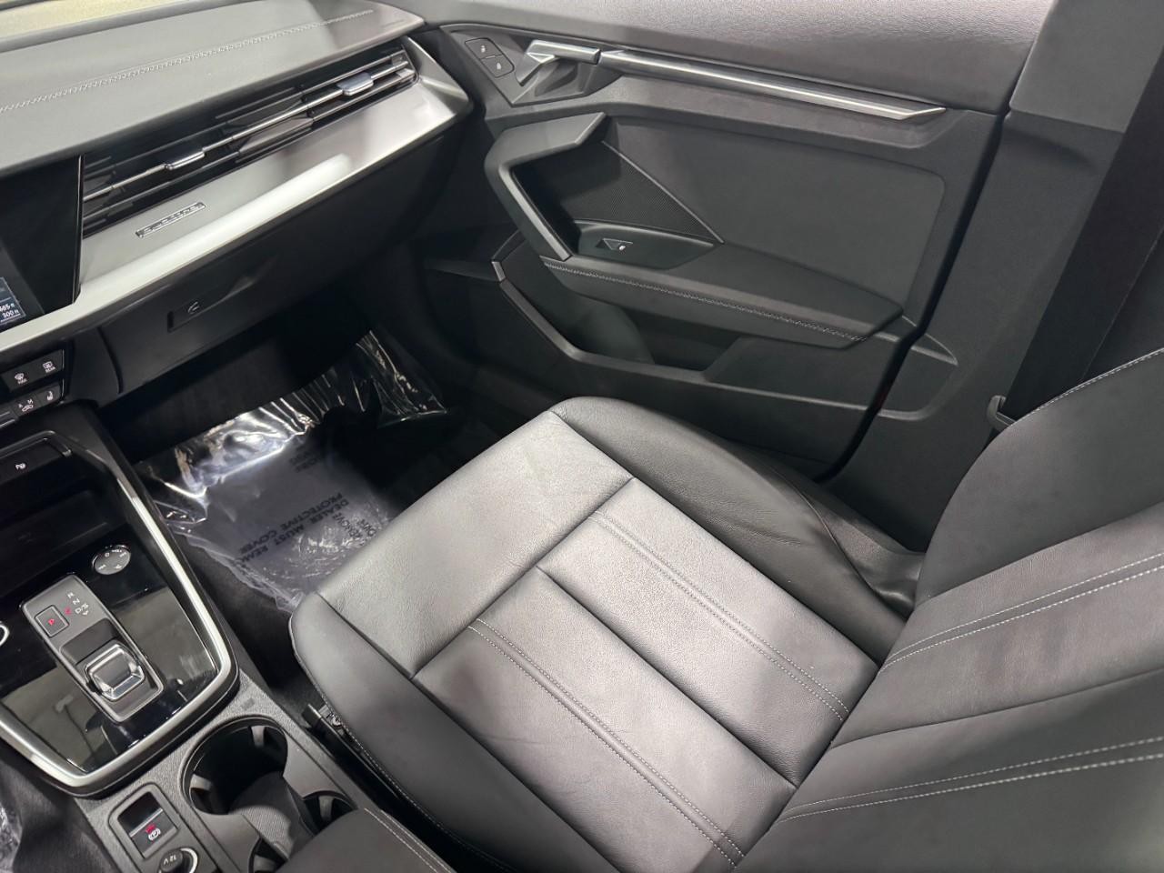 Audi A3 Vehicle Full-screen Gallery Image 17