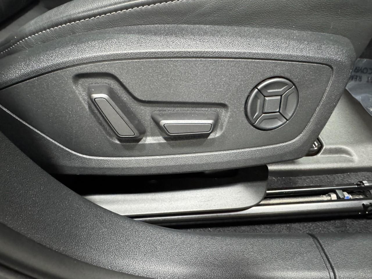 Audi A3 Vehicle Full-screen Gallery Image 20