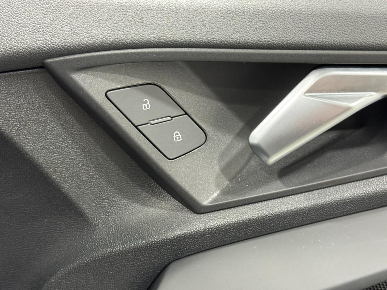 Audi A3 Vehicle Full-screen Gallery Image 21