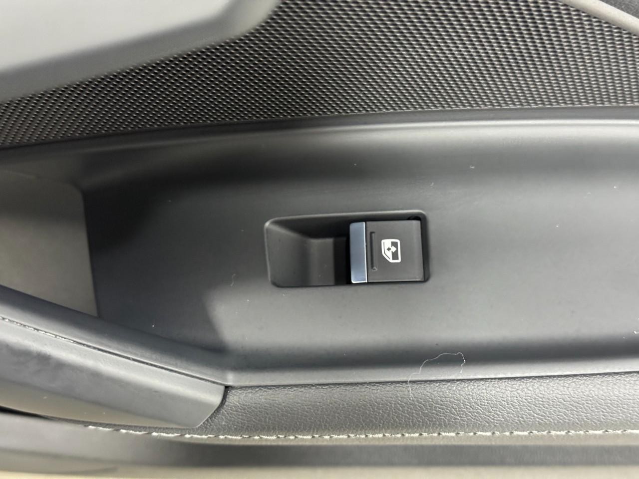 Audi A3 Vehicle Full-screen Gallery Image 22