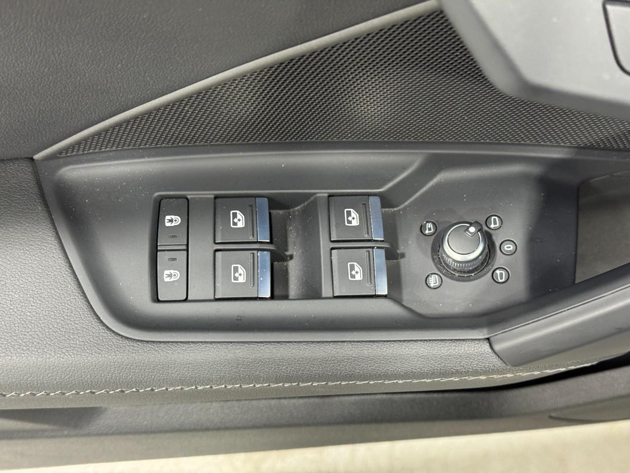 Audi A3 Vehicle Full-screen Gallery Image 25