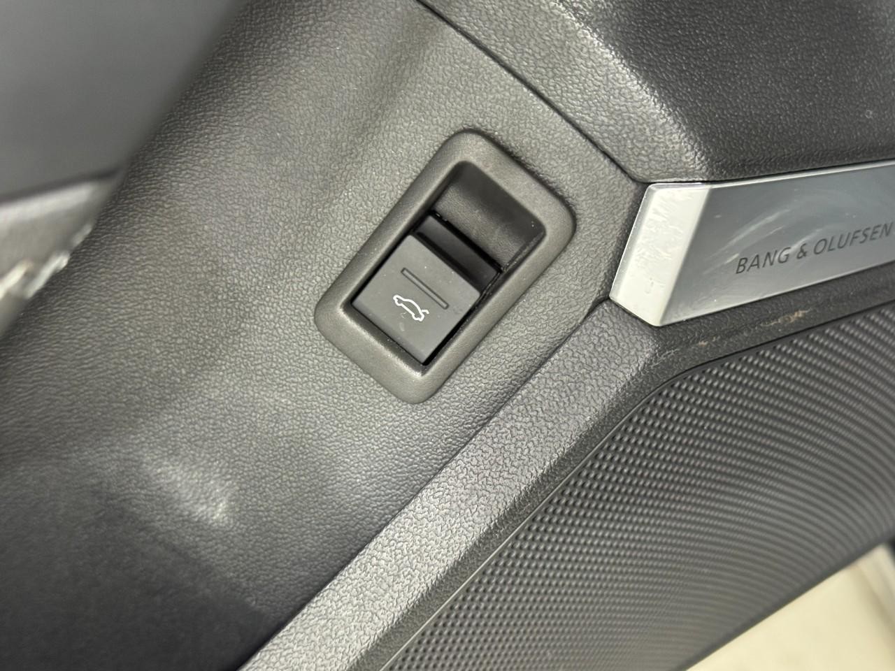 Audi A3 Vehicle Full-screen Gallery Image 26