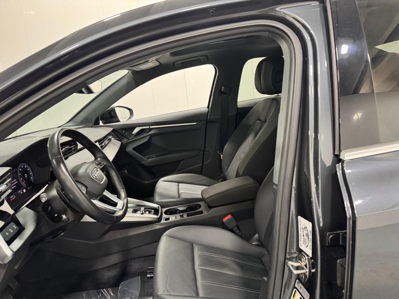 Audi A3 Vehicle Full-screen Gallery Image 28