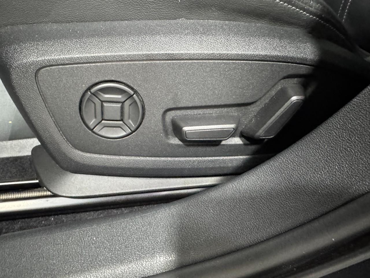 Audi A3 Vehicle Full-screen Gallery Image 30