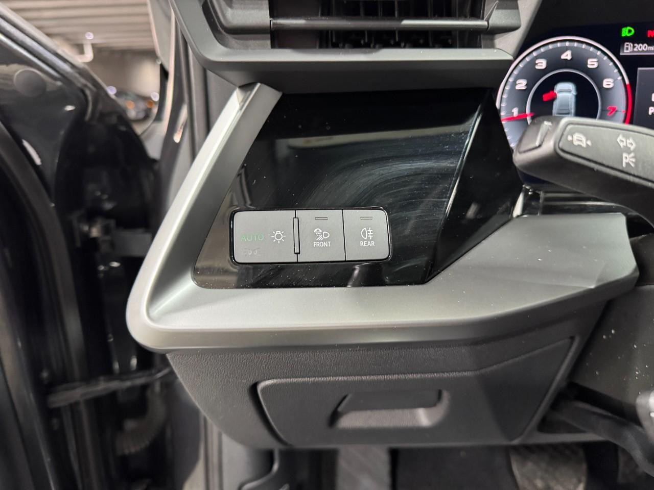 Audi A3 Vehicle Full-screen Gallery Image 31