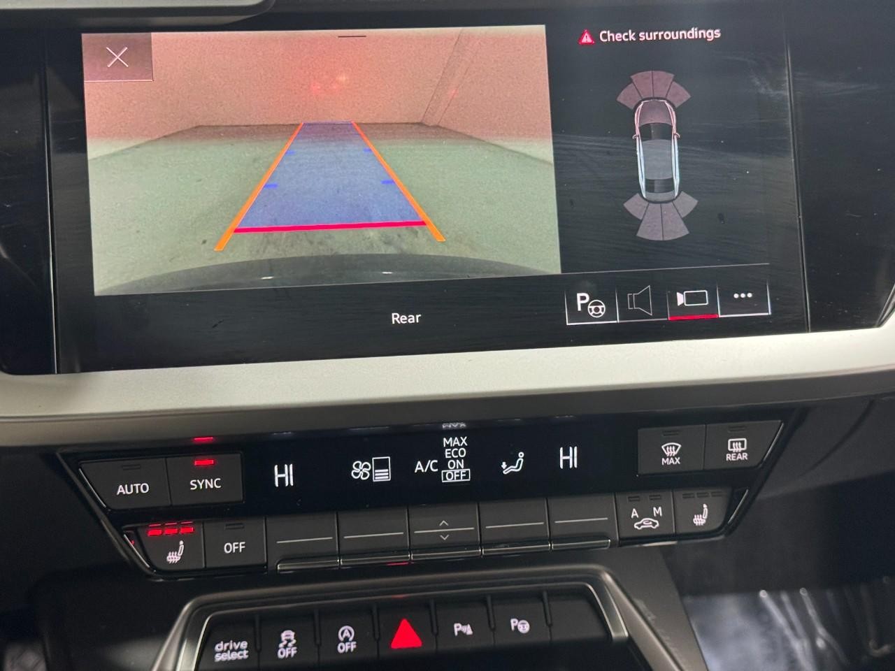 Audi A3 Vehicle Full-screen Gallery Image 36