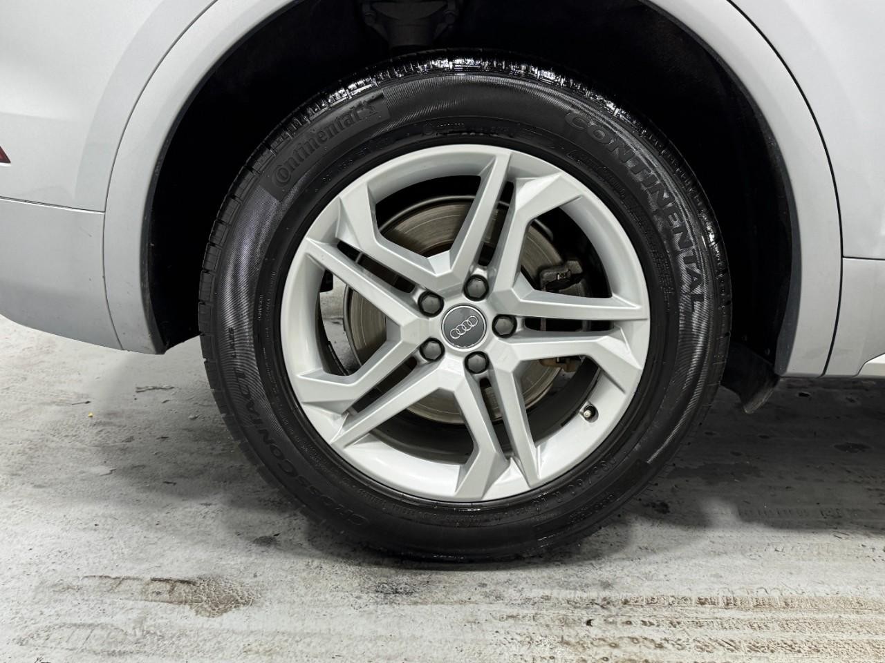 Audi Q5 Vehicle Full-screen Gallery Image 5