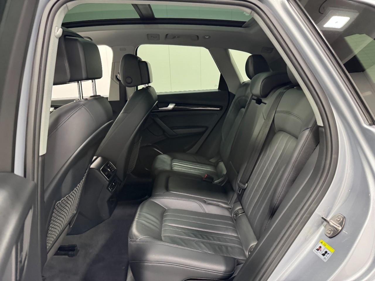 Audi Q5 Vehicle Full-screen Gallery Image 8