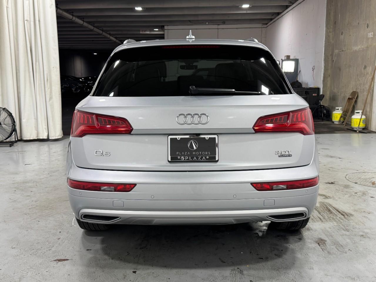 Audi Q5 Vehicle Full-screen Gallery Image 9