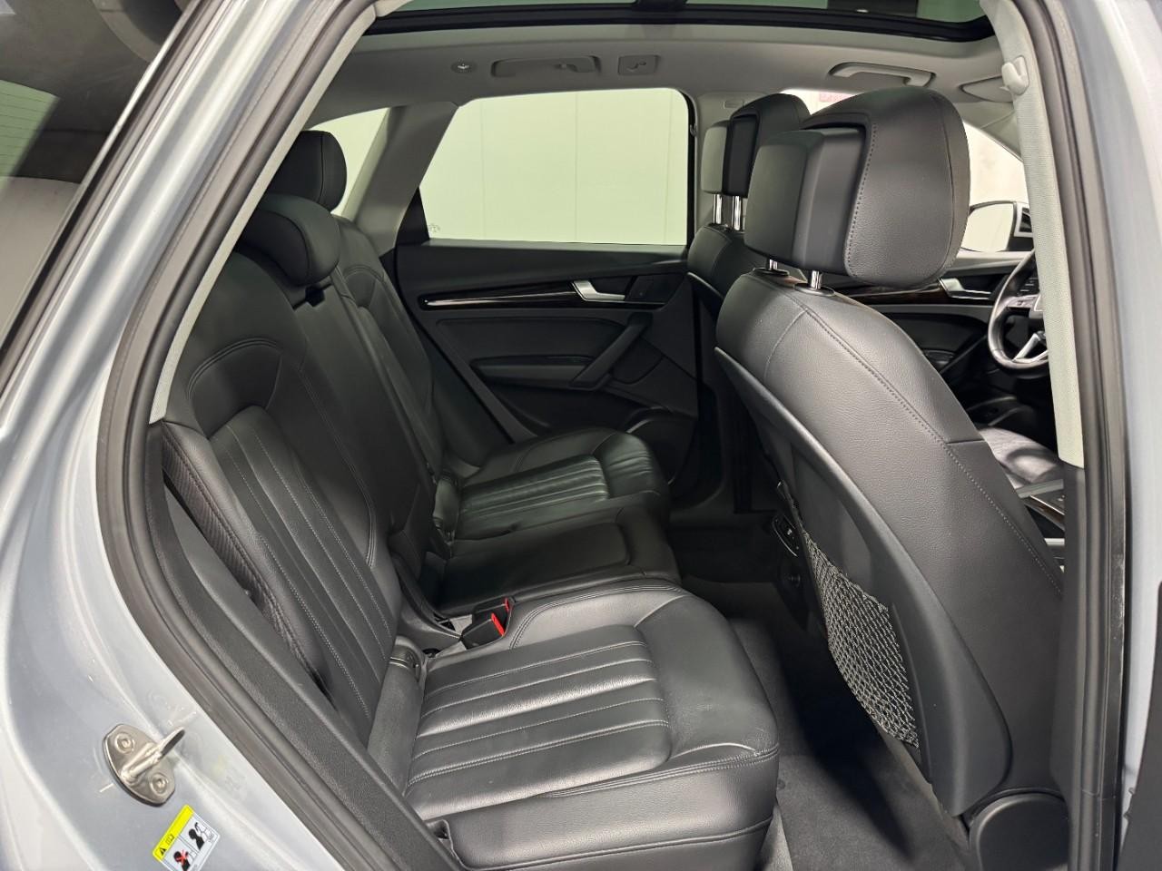 Audi Q5 Vehicle Full-screen Gallery Image 10