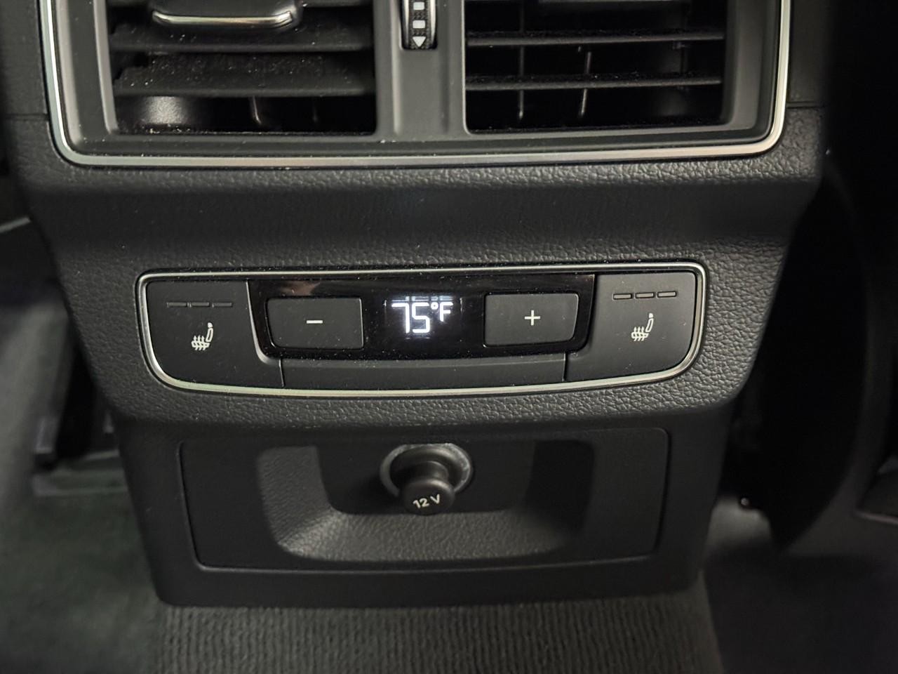 Audi Q5 Vehicle Full-screen Gallery Image 11