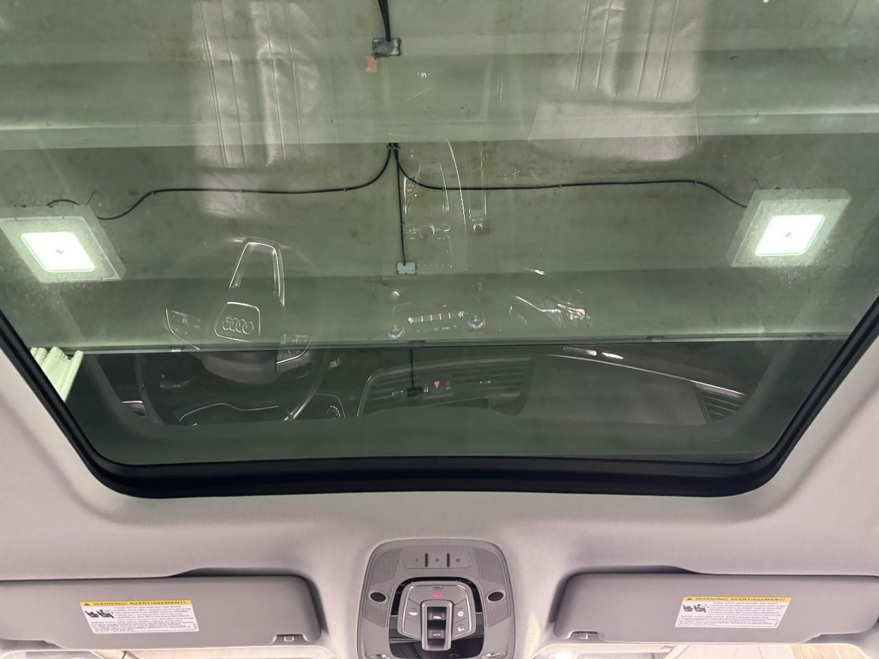 Audi Q5 Vehicle Full-screen Gallery Image 12