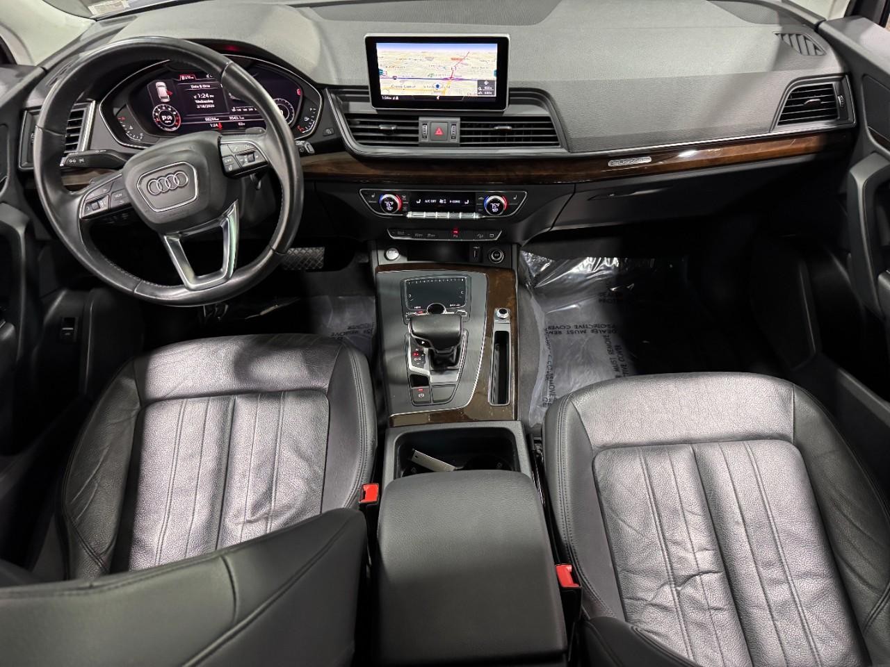 Audi Q5 Vehicle Full-screen Gallery Image 13