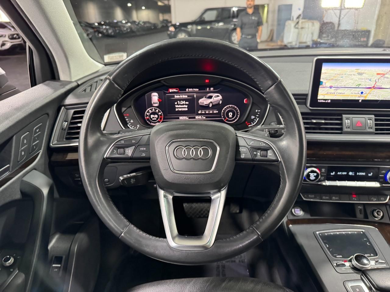 Audi Q5 Vehicle Full-screen Gallery Image 14