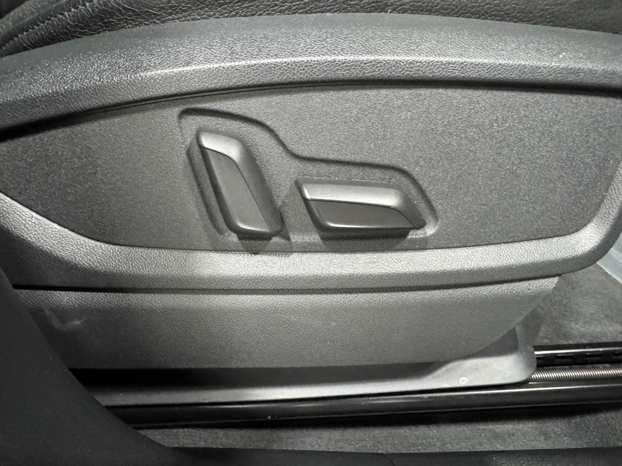 Audi Q5 Vehicle Full-screen Gallery Image 21