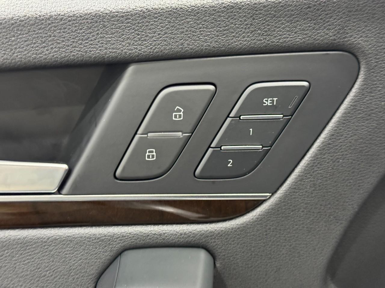 Audi Q5 Vehicle Full-screen Gallery Image 24