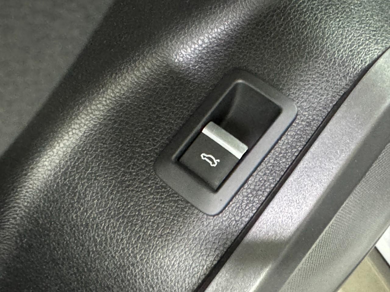 Audi Q5 Vehicle Full-screen Gallery Image 26