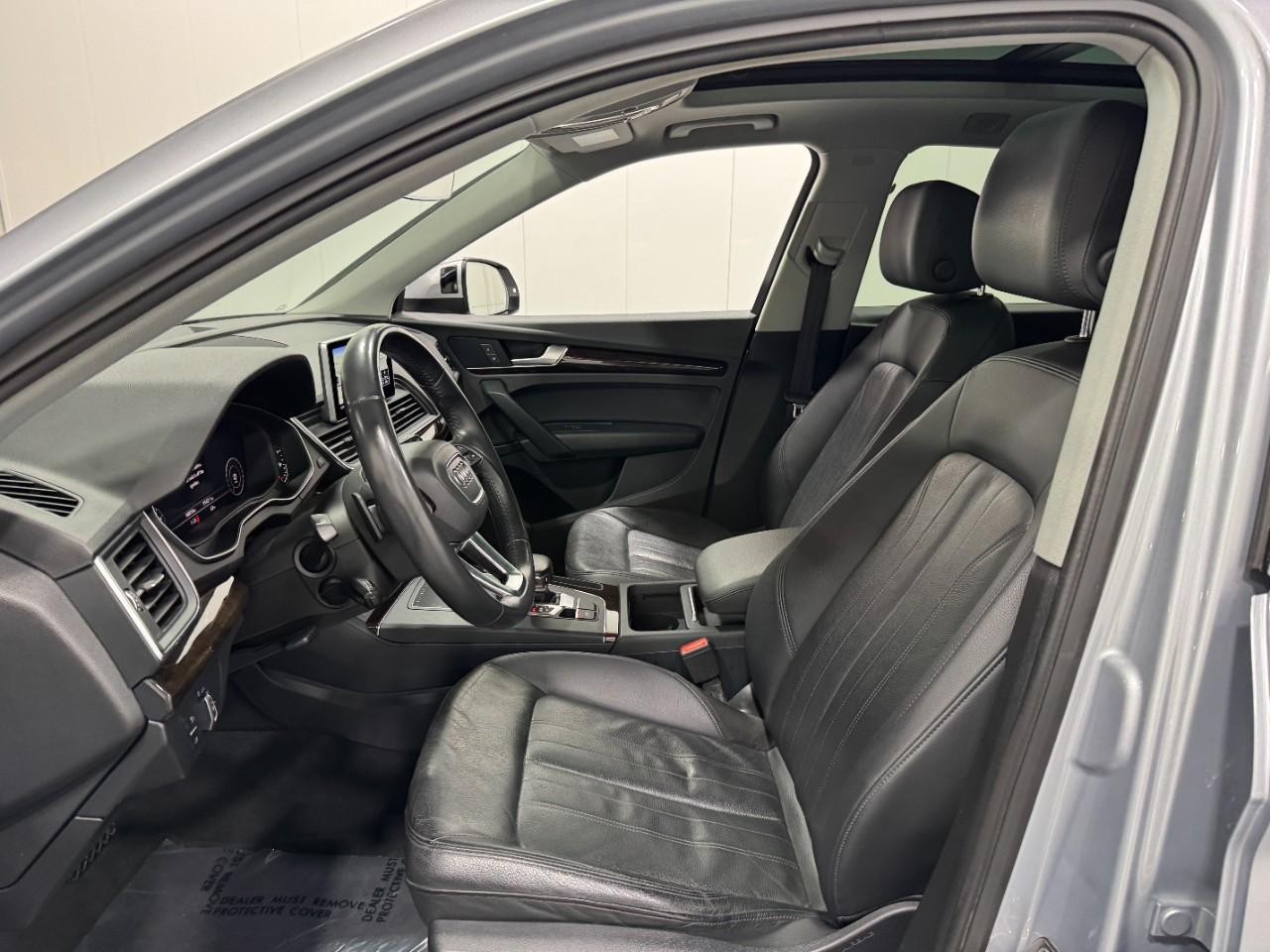 Audi Q5 Vehicle Full-screen Gallery Image 27