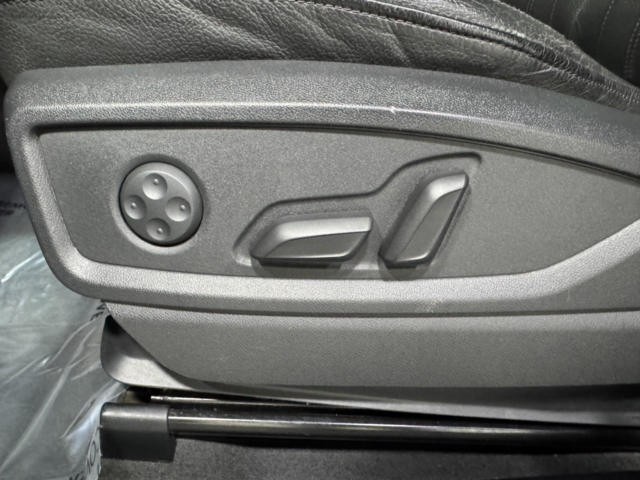 Audi Q5 Vehicle Full-screen Gallery Image 29