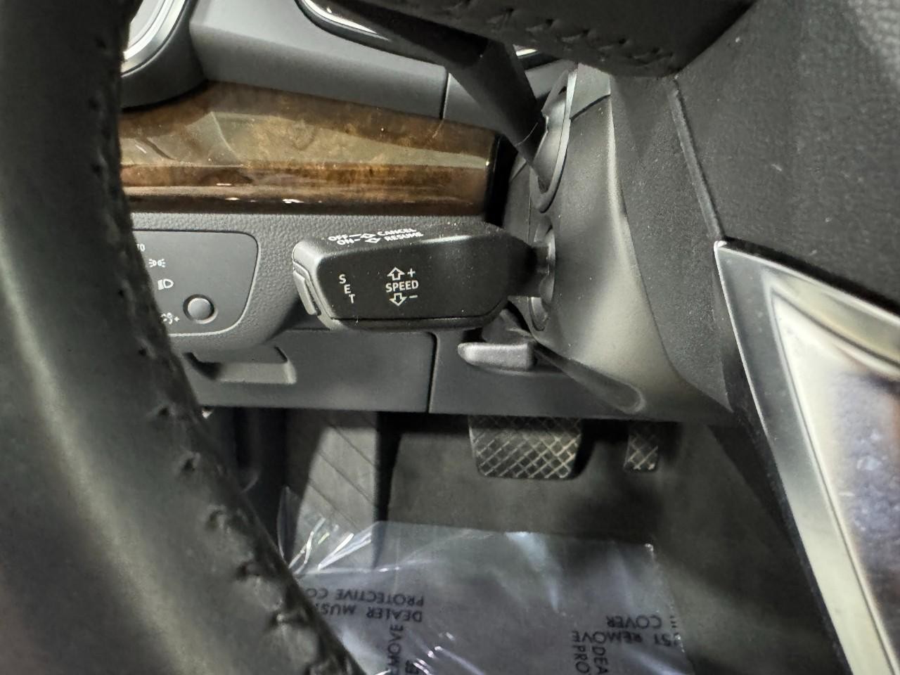 Audi Q5 Vehicle Full-screen Gallery Image 31