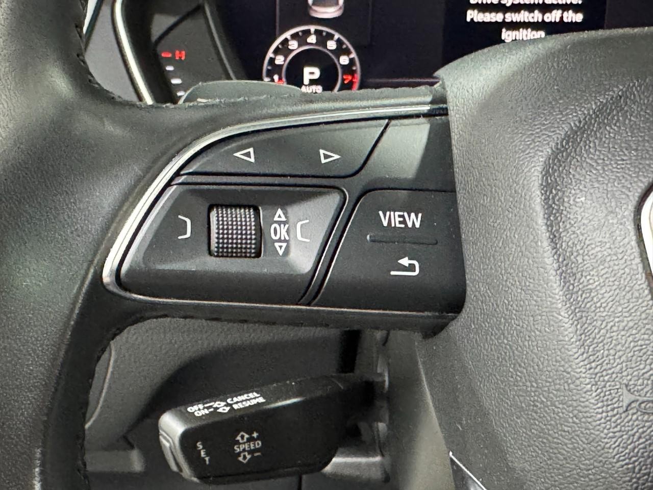 Audi Q5 Vehicle Full-screen Gallery Image 32