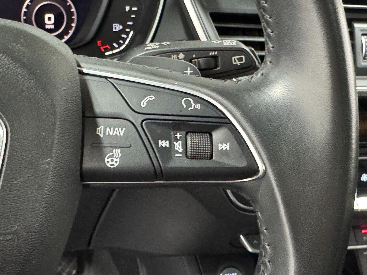 Audi Q5 Vehicle Full-screen Gallery Image 33