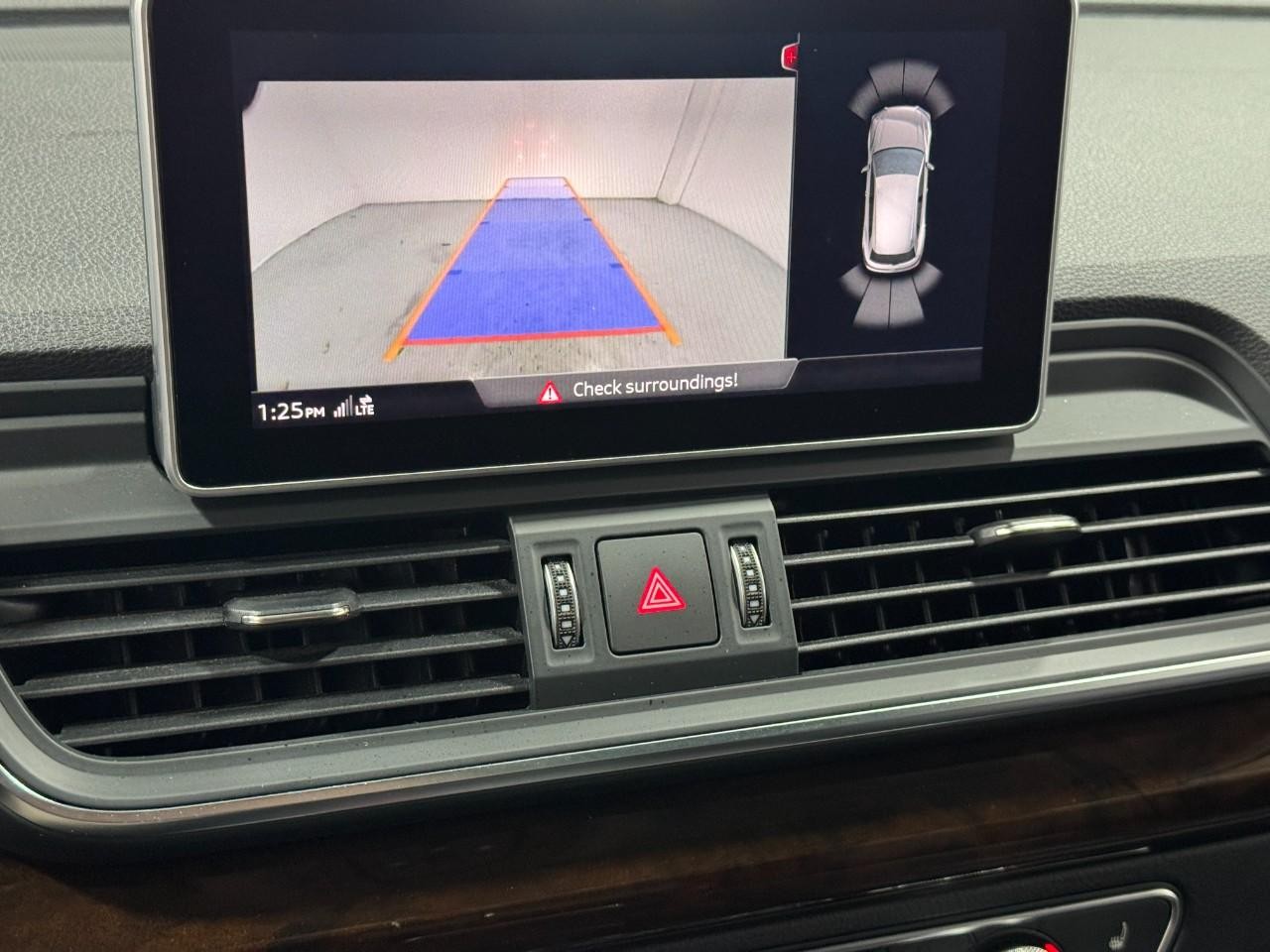 Audi Q5 Vehicle Full-screen Gallery Image 35