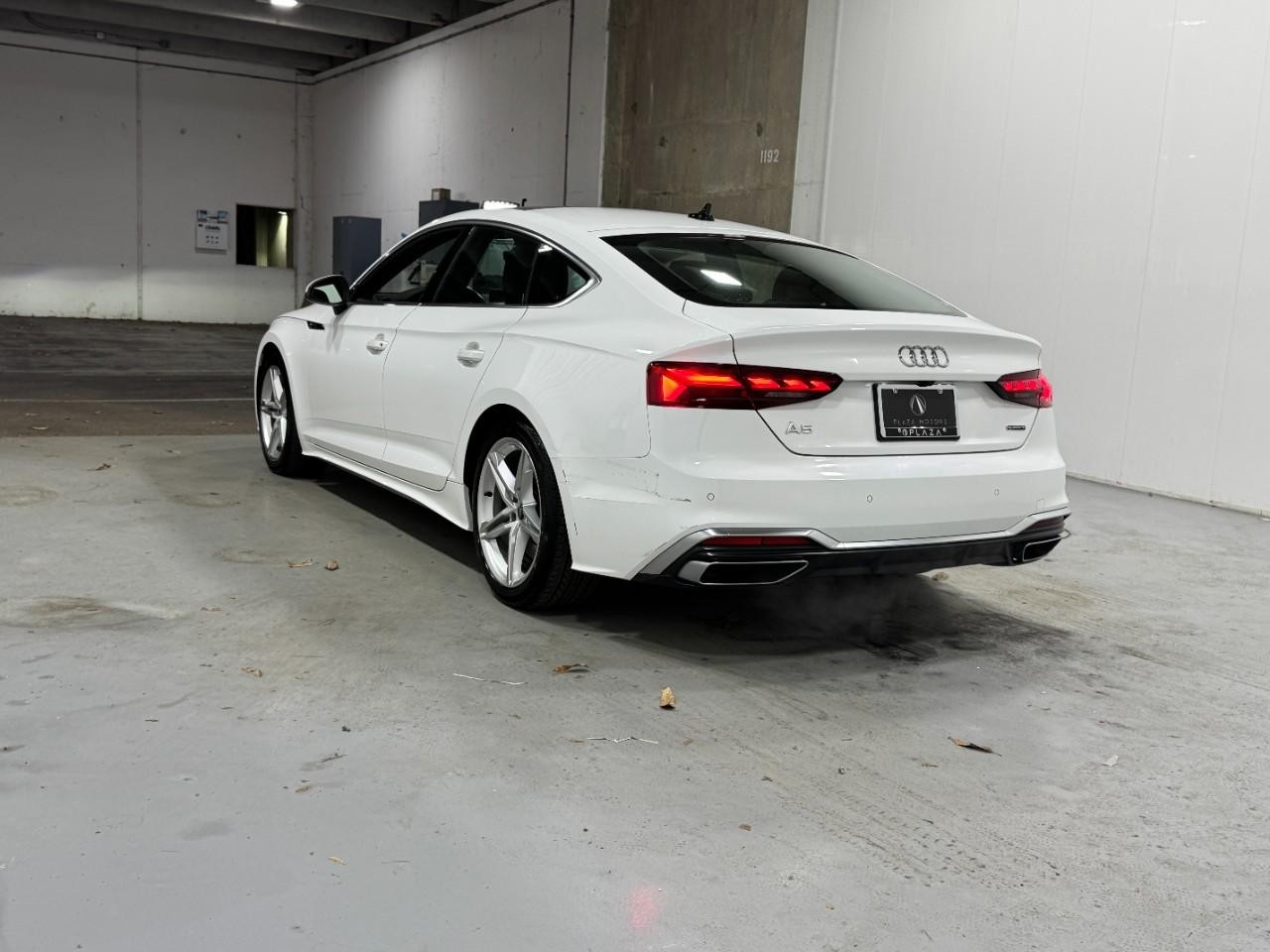 Audi A5 Sportback Vehicle Full-screen Gallery Image 3