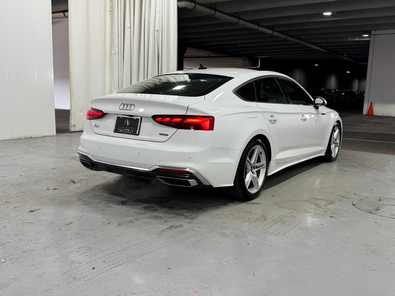 Audi A5 Sportback Vehicle Full-screen Gallery Image 4