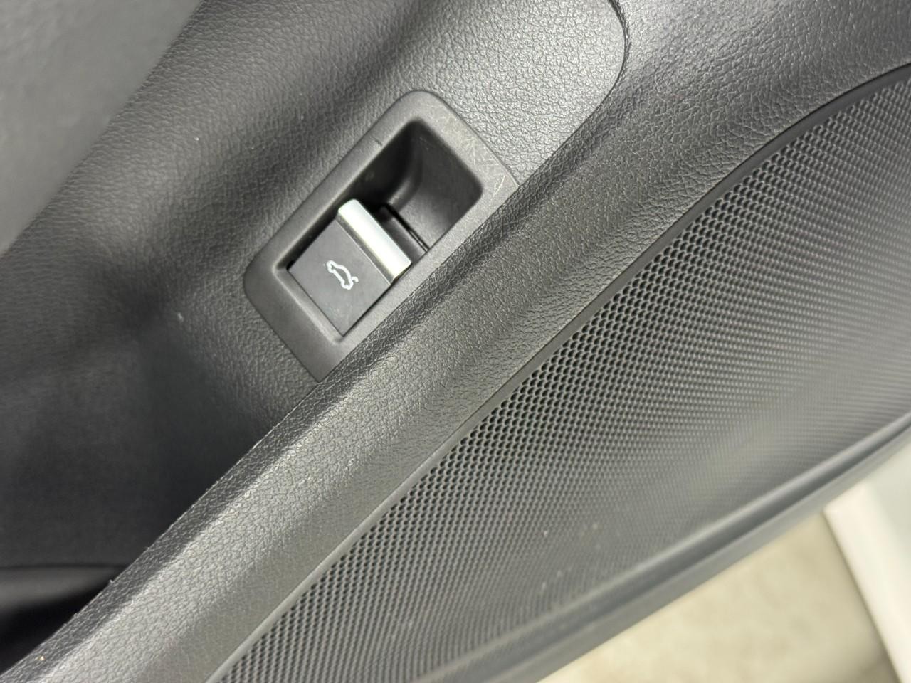 Audi A5 Sportback Vehicle Full-screen Gallery Image 25