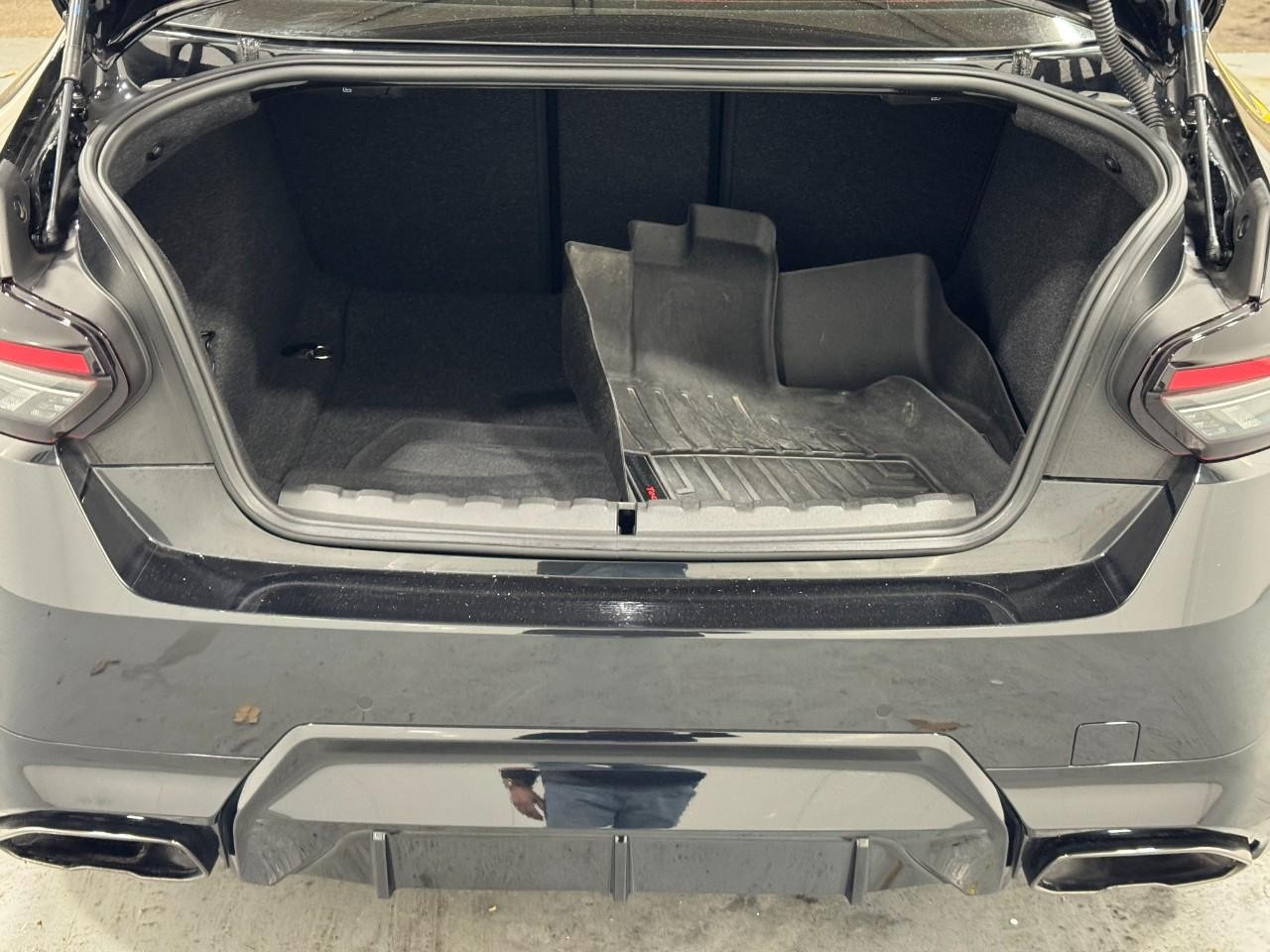 BMW 2 Series Vehicle Full-screen Gallery Image 4