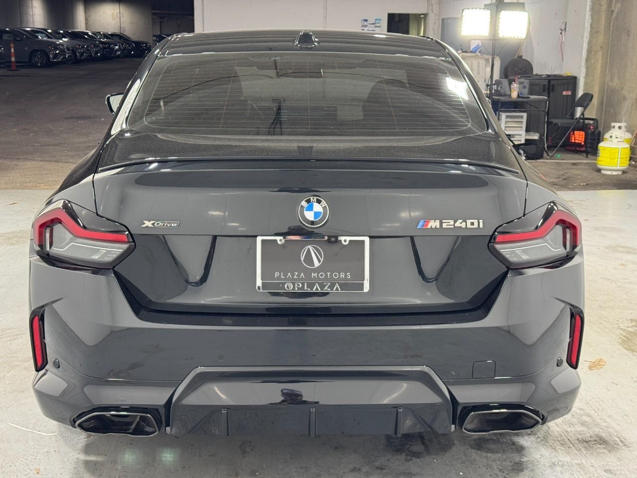 BMW 2 Series Vehicle Full-screen Gallery Image 5