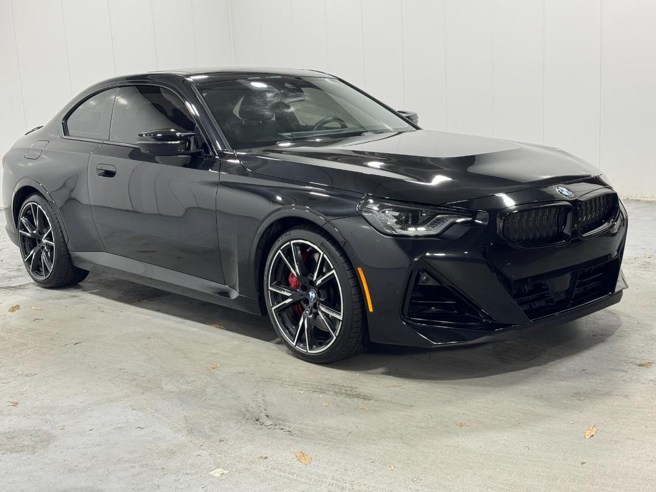 BMW 2 Series Vehicle Full-screen Gallery Image 8