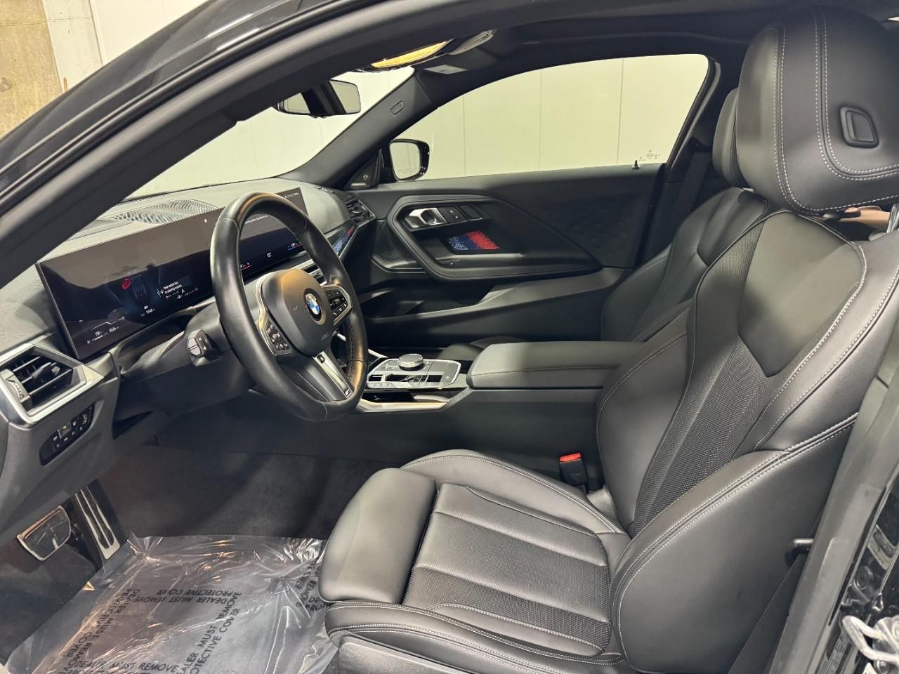 BMW 2 Series Vehicle Full-screen Gallery Image 10