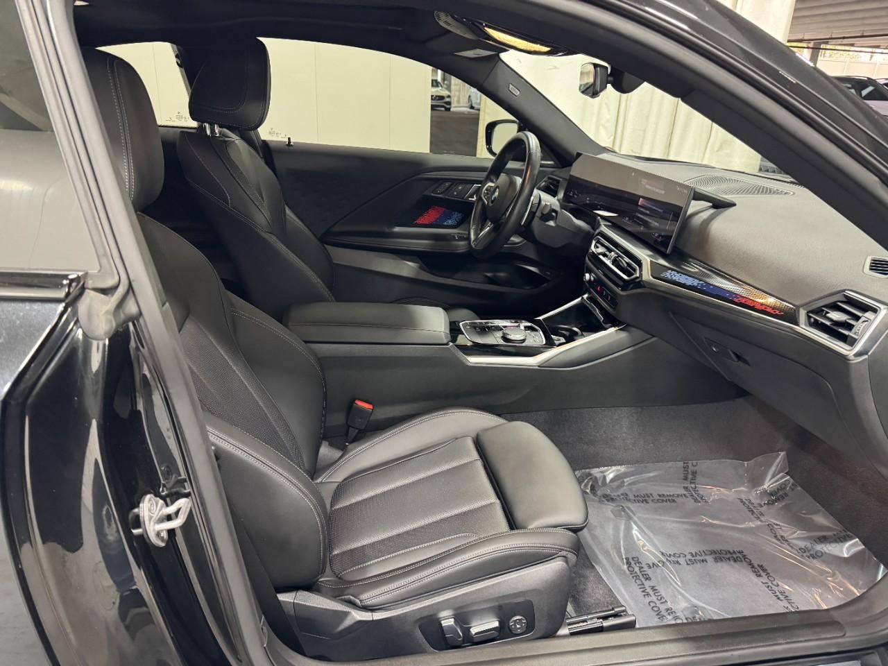 BMW 2 Series Vehicle Full-screen Gallery Image 12