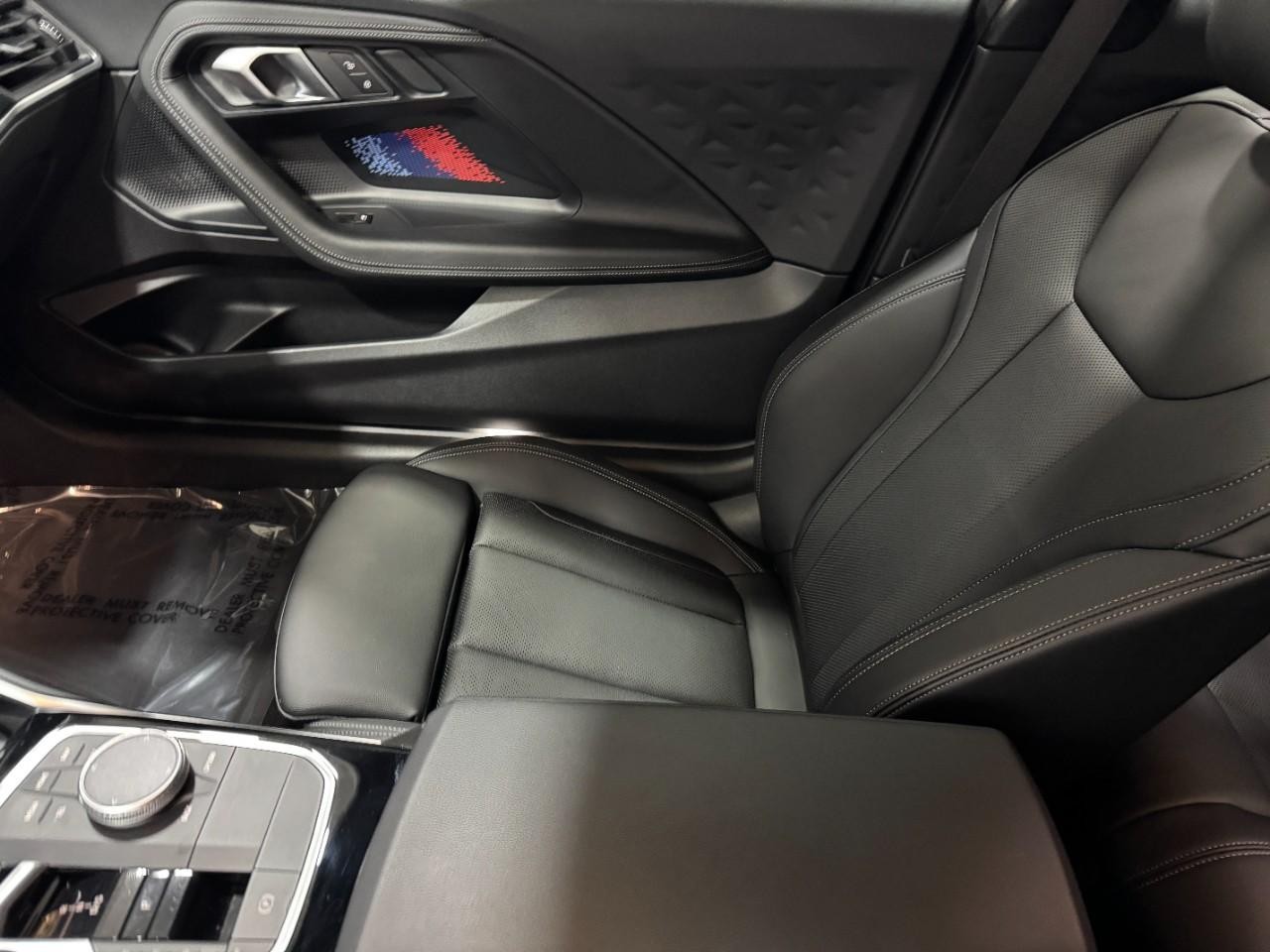 BMW 2 Series Vehicle Full-screen Gallery Image 19