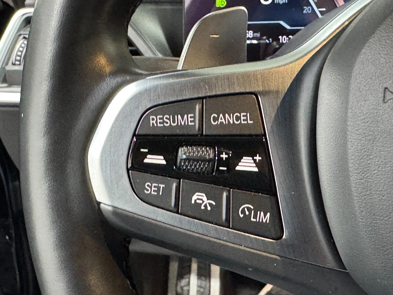 BMW 2 Series Vehicle Full-screen Gallery Image 21