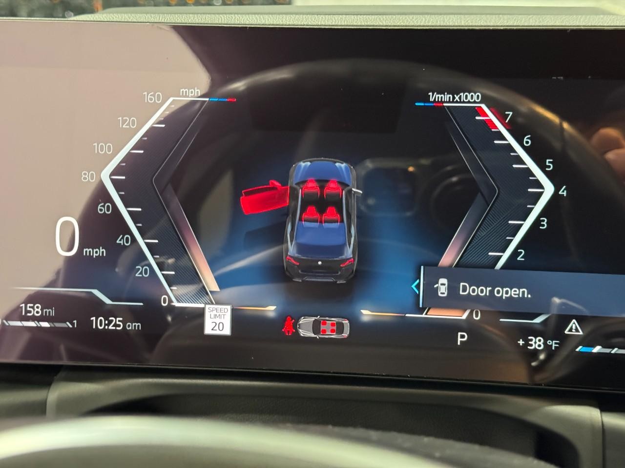 BMW 2 Series Vehicle Full-screen Gallery Image 23