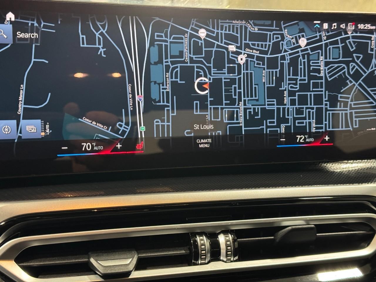 BMW 2 Series Vehicle Full-screen Gallery Image 24