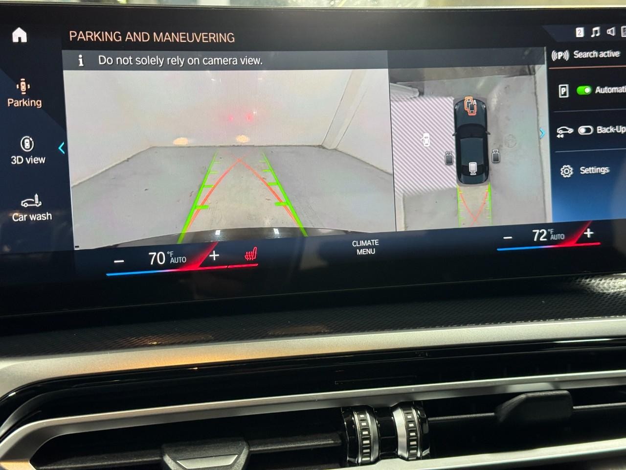 BMW 2 Series Vehicle Full-screen Gallery Image 25