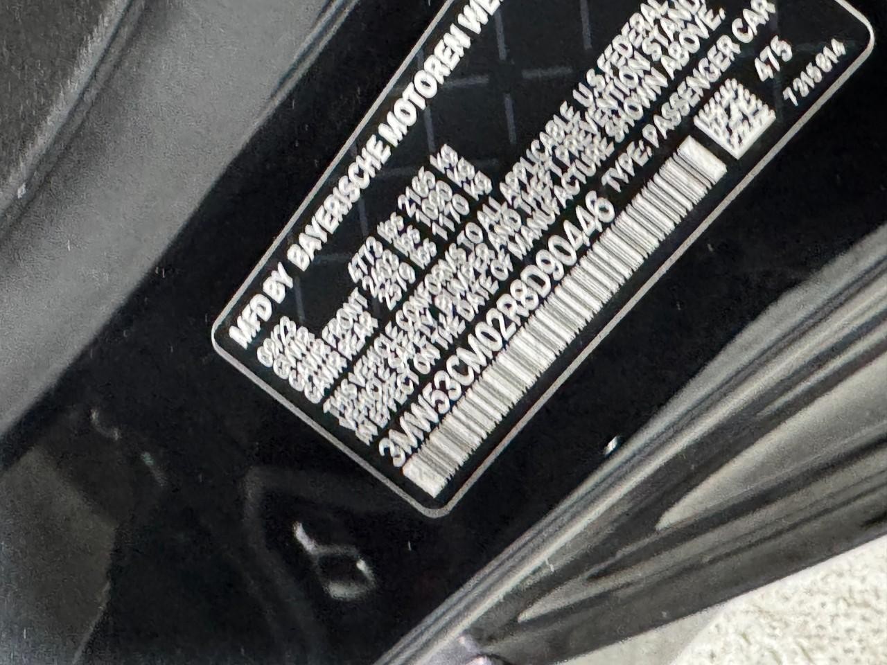 BMW 2 Series Vehicle Full-screen Gallery Image 32