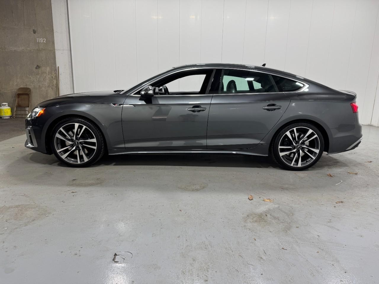 Audi S5 Sportback Vehicle Full-screen Gallery Image 2