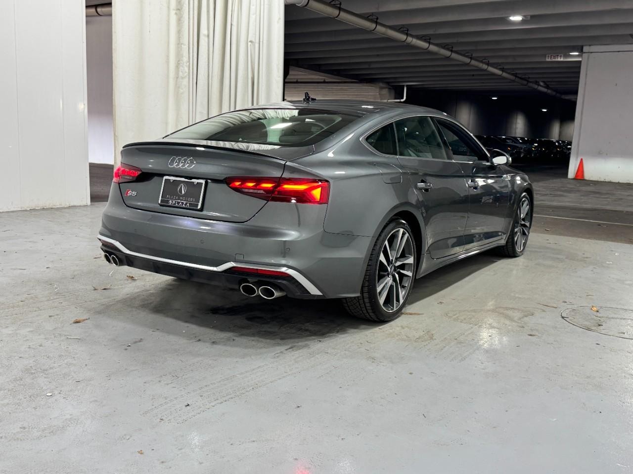 Audi S5 Sportback Vehicle Full-screen Gallery Image 4