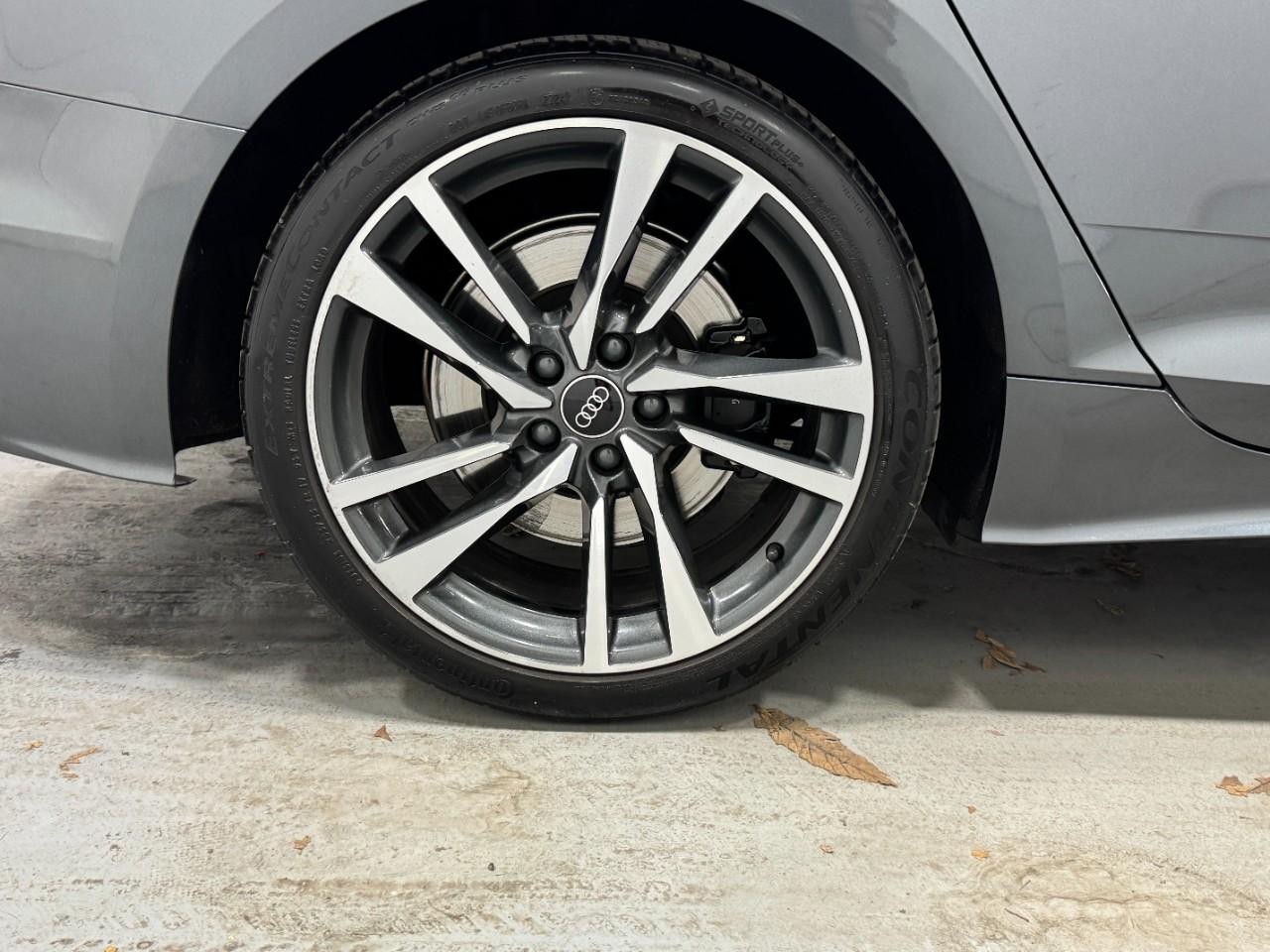 Audi S5 Sportback Vehicle Full-screen Gallery Image 5