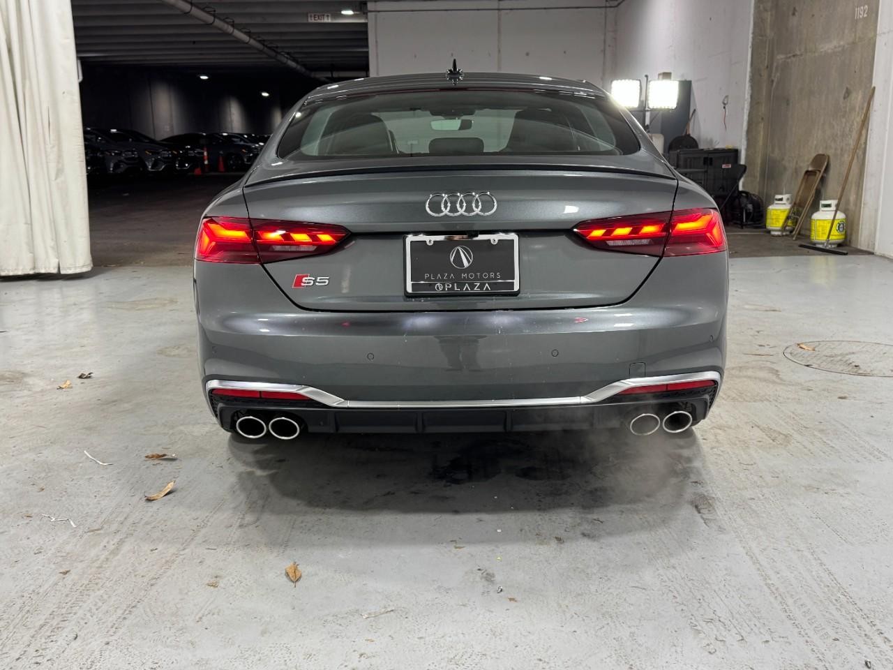 Audi S5 Sportback Vehicle Full-screen Gallery Image 9