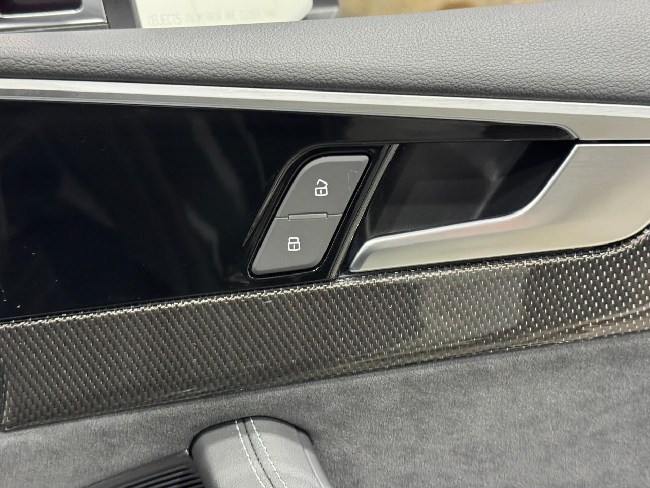 Audi S5 Sportback Vehicle Full-screen Gallery Image 22