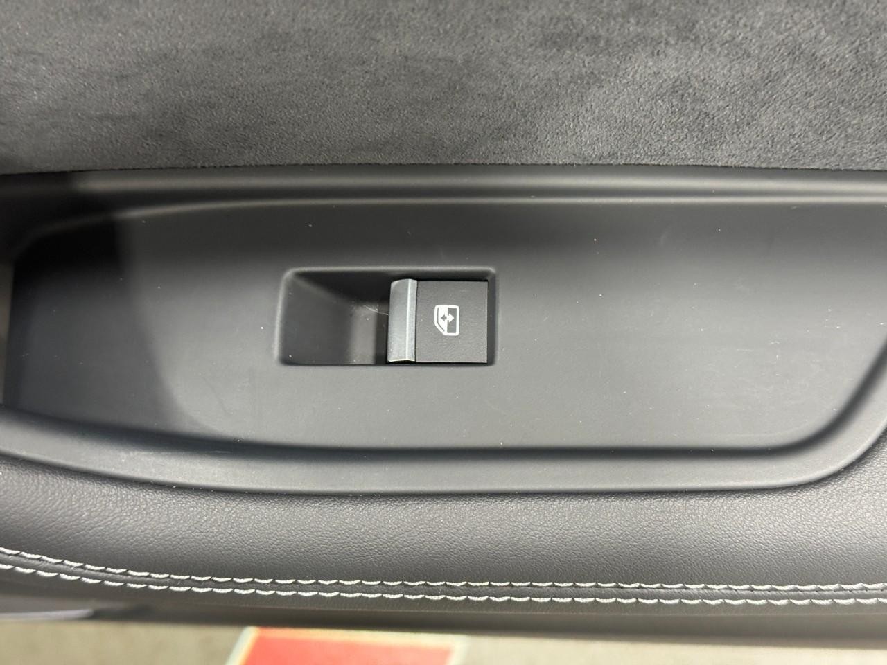 Audi S5 Sportback Vehicle Full-screen Gallery Image 23